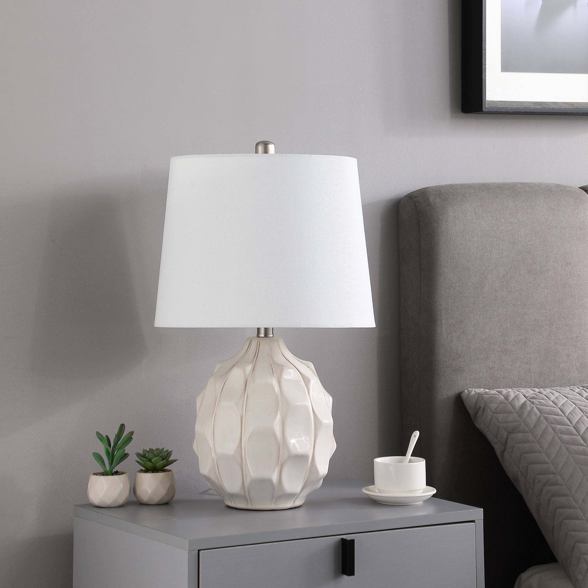 22" Cream Ceramic Faceted Table Lamp With Off White Drum Shade - Montana Home & Kitchen Co.