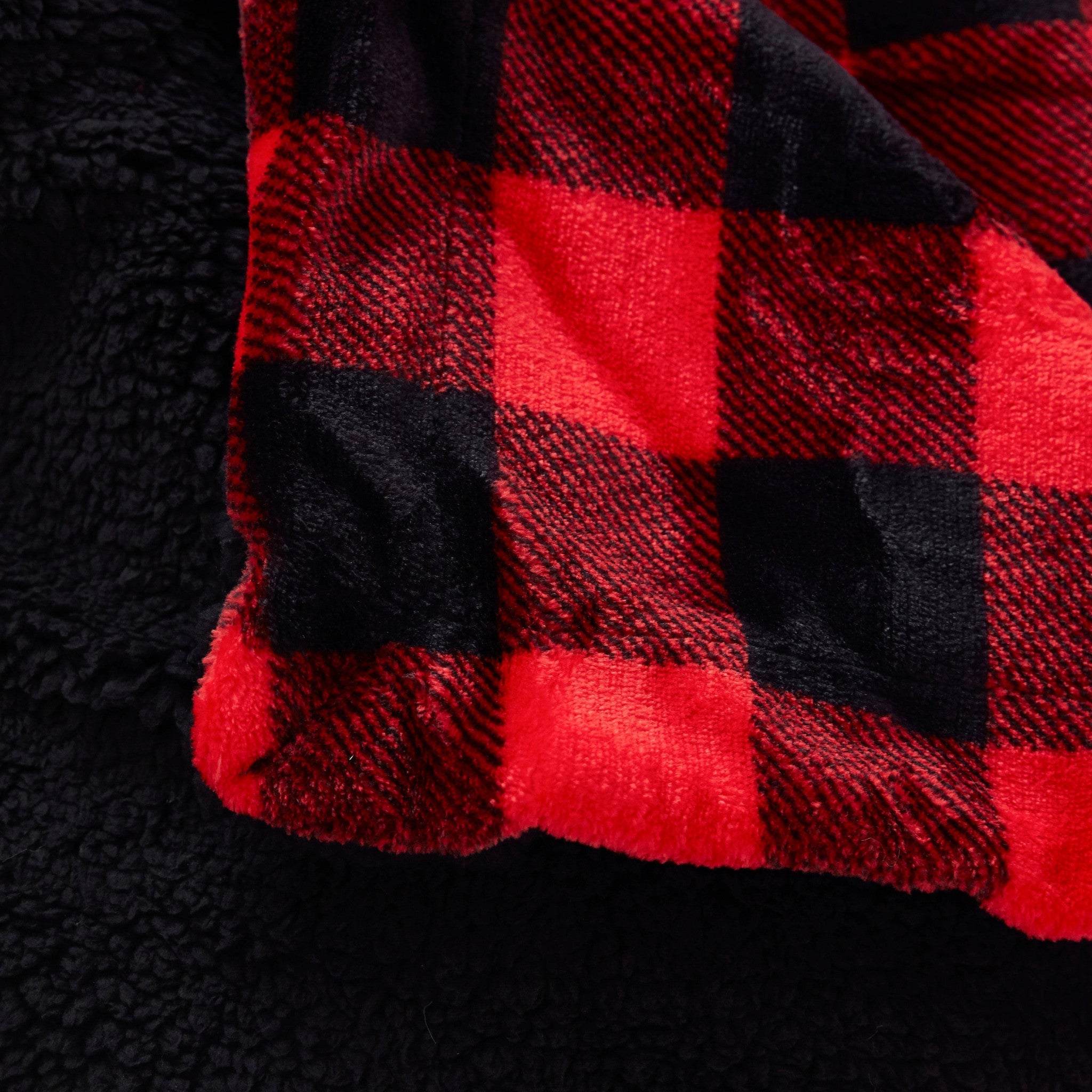 Buffalo Red Black Reversible Velvet and Sherpa Throw Blanket - Montana Home & Kitchen Co.