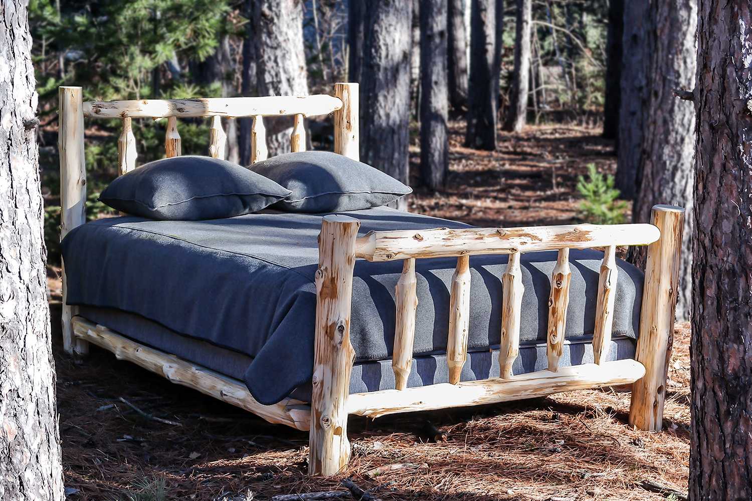 Rustic And Natural Cedar California King Traditional Log Bed - Montana Home & Kitchen Co.